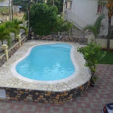 Rs Villas - Three Bedrooms Share Apartment With Private Room And Free Wifi And 100Mts To The Beach And Ac And 100Mts To Bus Stop And Pool Flic-en-Flacq Dış mekan fotoğraf