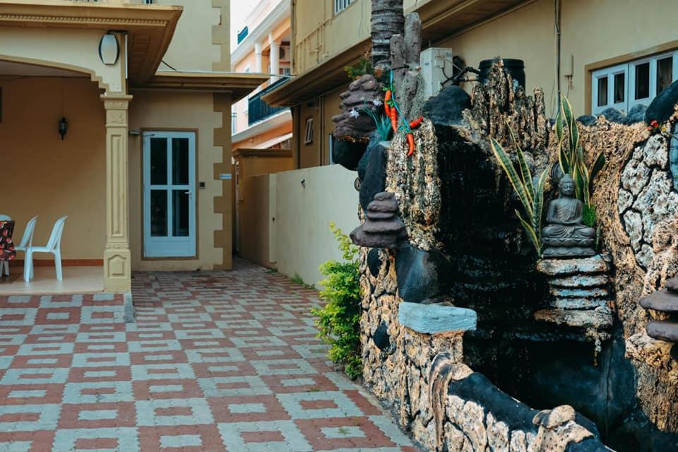 Rs Villas - Three Bedrooms Share Apartment With Private Room And Free Wifi And 100Mts To The Beach And Ac And 100Mts To Bus Stop And Pool Flic-en-Flacq Dış mekan fotoğraf
