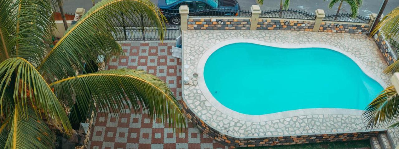 Rs Villas - Three Bedrooms Share Apartment With Private Room And Free Wifi And 100Mts To The Beach And Ac And 100Mts To Bus Stop And Pool Flic-en-Flacq Dış mekan fotoğraf