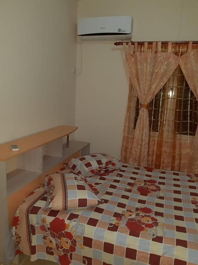 Rs Villas - Three Bedrooms Share Apartment With Private Room And Free Wifi And 100Mts To The Beach And Ac And 100Mts To Bus Stop And Pool Flic-en-Flacq Dış mekan fotoğraf