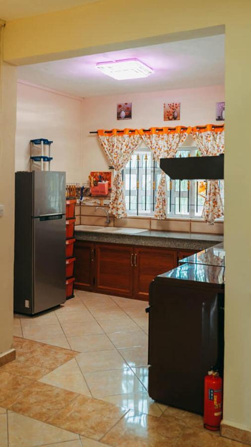 Rs Villas - Three Bedrooms Share Apartment With Private Room And Free Wifi And 100Mts To The Beach And Ac And 100Mts To Bus Stop And Pool Flic-en-Flacq Dış mekan fotoğraf