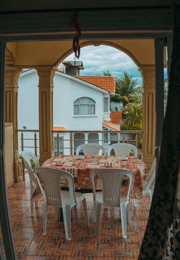 Rs Villas - Three Bedrooms Share Apartment With Private Room And Free Wifi And 100Mts To The Beach And Ac And 100Mts To Bus Stop And Pool Flic-en-Flacq Dış mekan fotoğraf