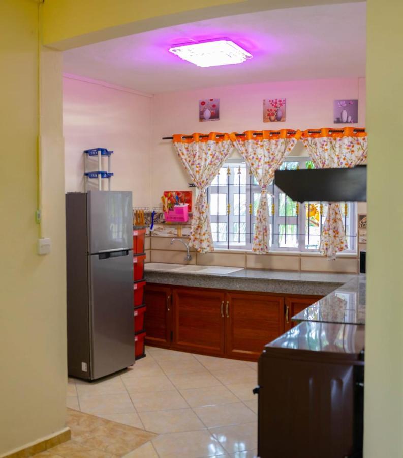 Rs Villas - Three Bedrooms Share Apartment With Private Room And Free Wifi And 100Mts To The Beach And Ac And 100Mts To Bus Stop And Pool Flic-en-Flacq Dış mekan fotoğraf