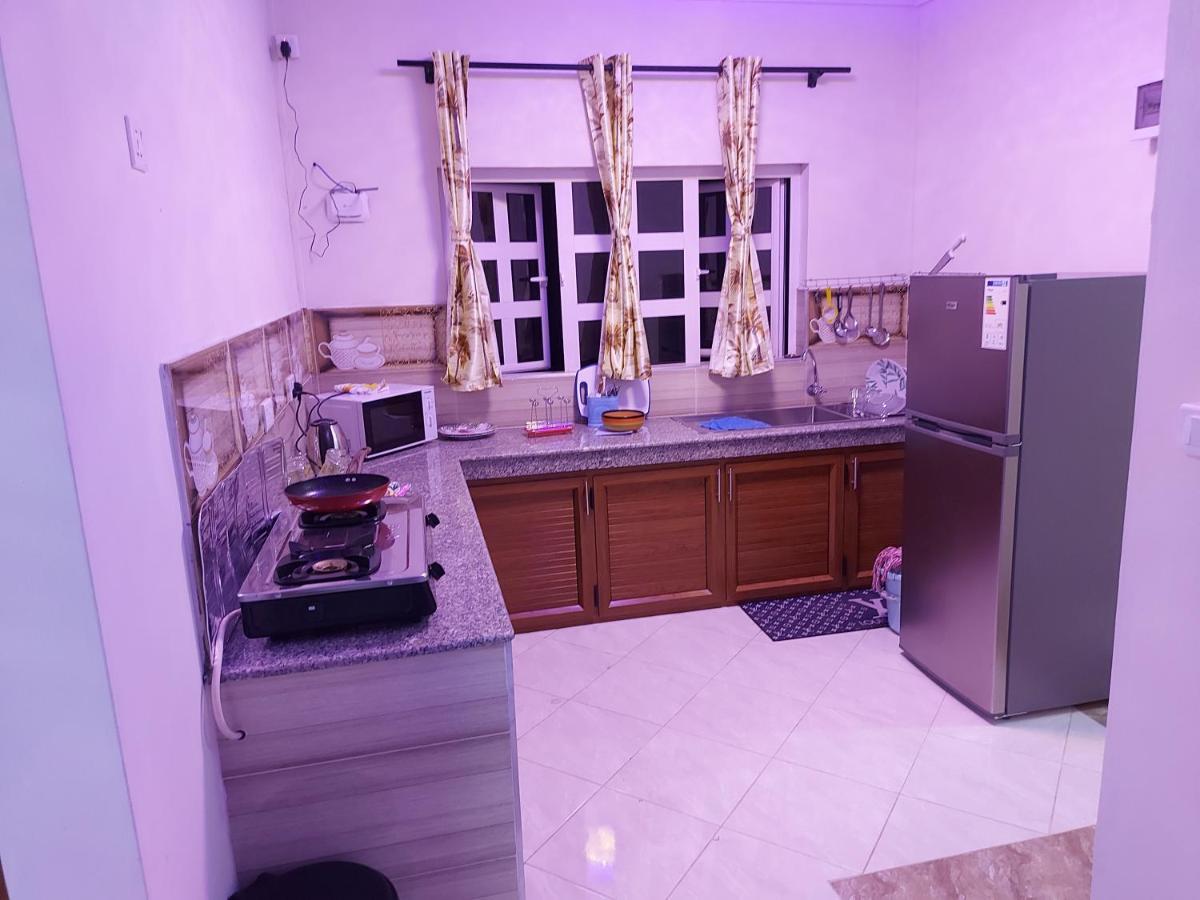 Rs Villas - Three Bedrooms Share Apartment With Private Room And Free Wifi And 100Mts To The Beach And Ac And 100Mts To Bus Stop And Pool Flic-en-Flacq Dış mekan fotoğraf