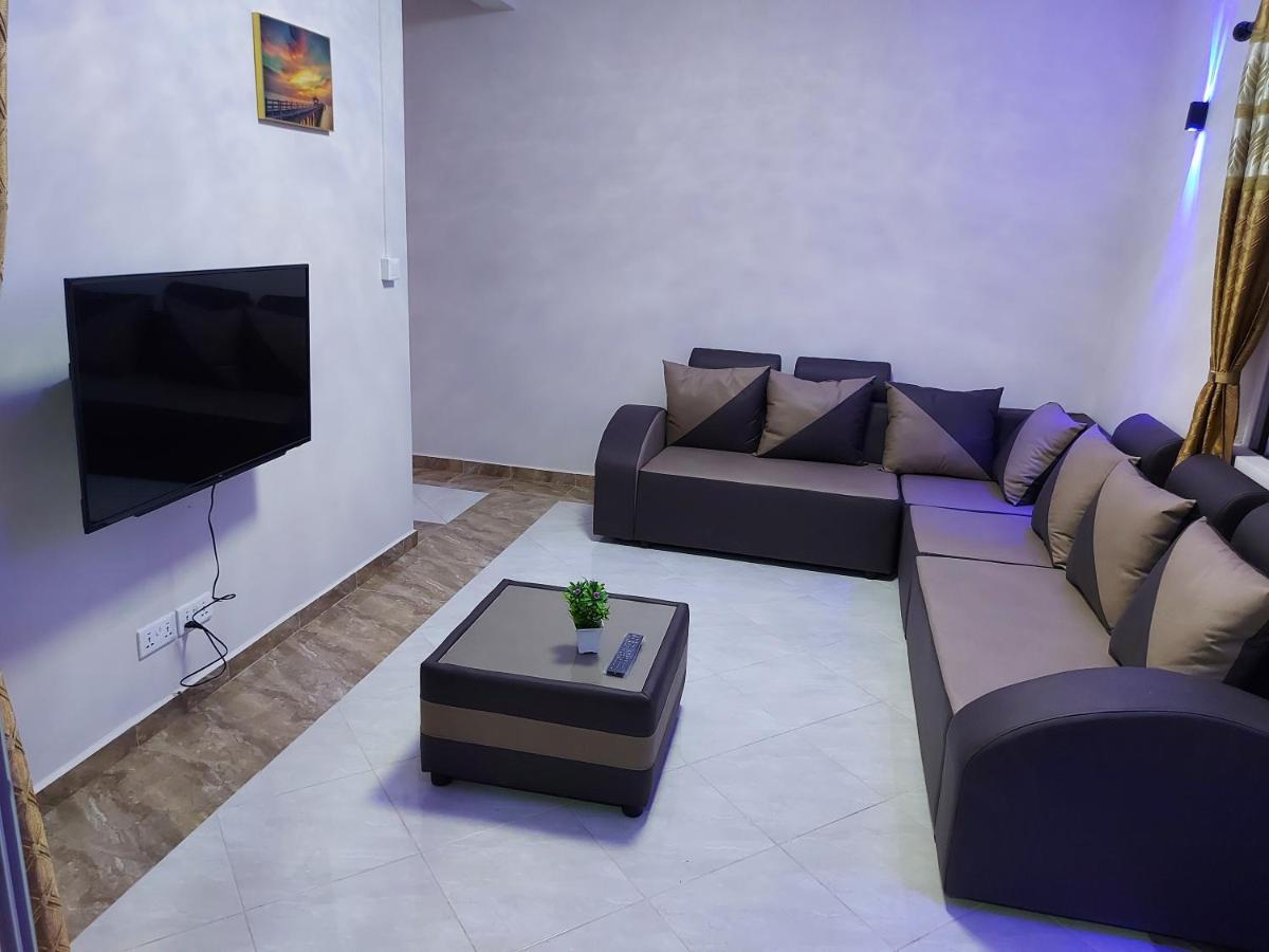Rs Villas - Three Bedrooms Share Apartment With Private Room And Free Wifi And 100Mts To The Beach And Ac And 100Mts To Bus Stop And Pool Flic-en-Flacq Dış mekan fotoğraf