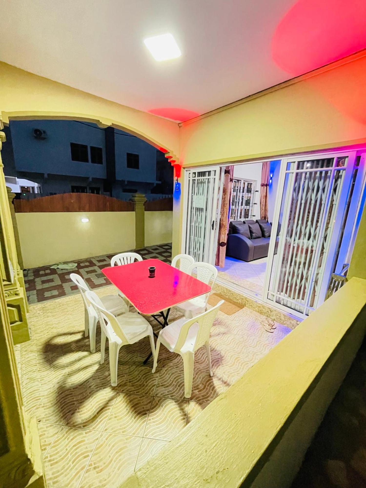 Rs Villas - Three Bedrooms Share Apartment With Private Room And Free Wifi And 100Mts To The Beach And Ac And 100Mts To Bus Stop And Pool Flic-en-Flacq Dış mekan fotoğraf